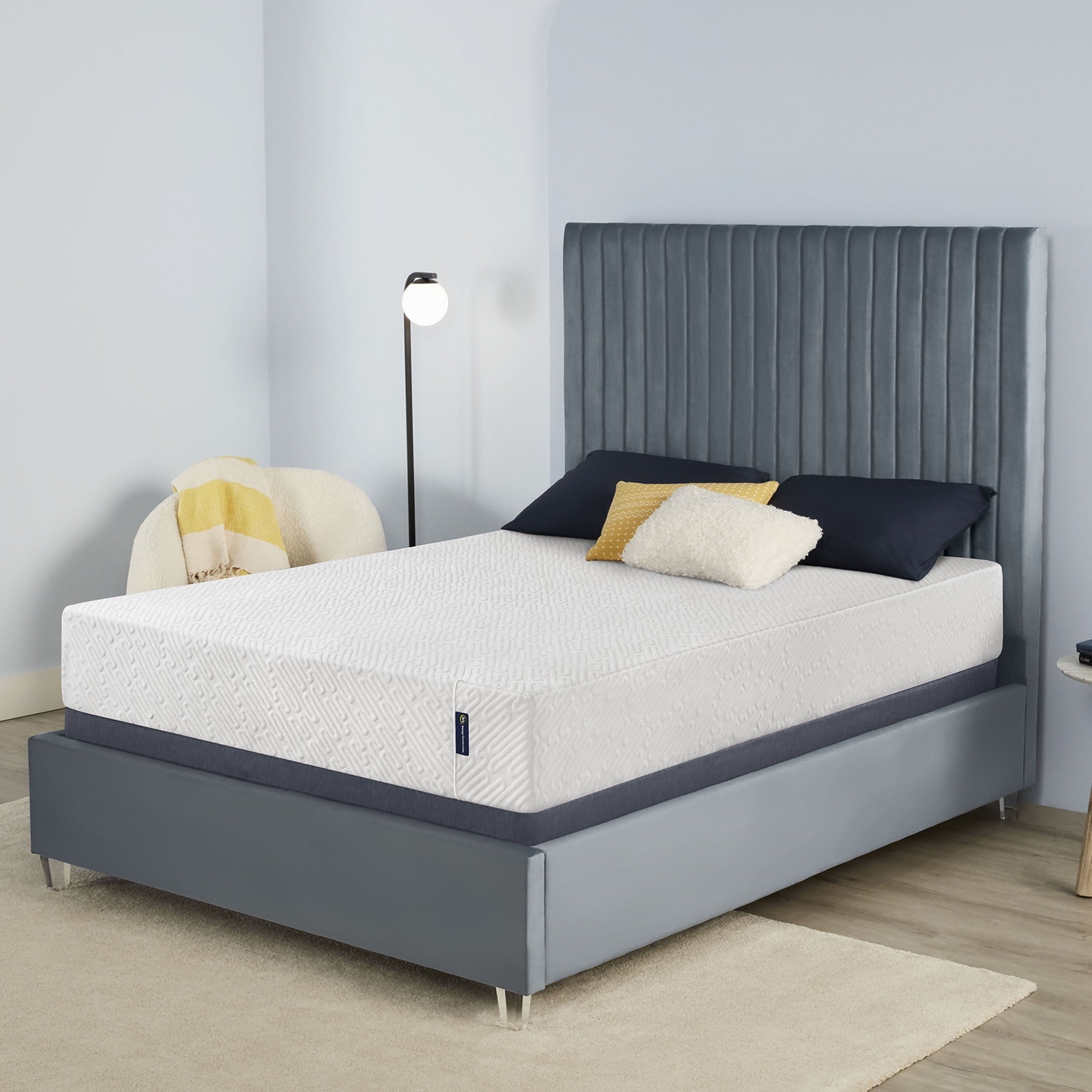 Serta EZ Tote 10 Cooling Gel Memory Foam Mattress in Camcorder Box, Queen