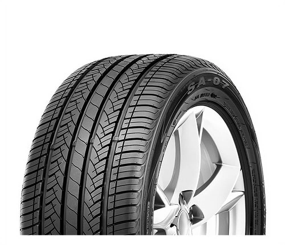 Bridgestone Blizzak LM001 RFT Winter 245/50R19 105V XL Passenger Tire Fits: 2018-23 Lexus LS500 Base, 2004-07 Bentley Continental GT